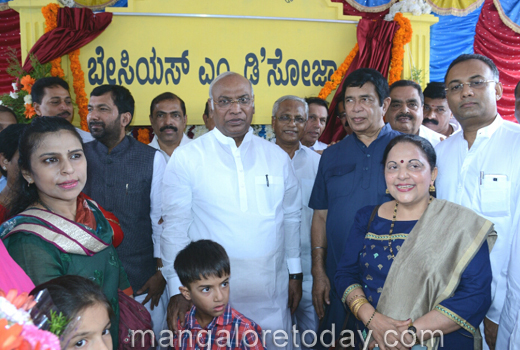 Senior Congress leader Mallikarjun Kharge inaugurates 1